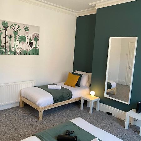 Kitchener - Wonderful 2-Bedroom Apt Sleeps 5 Free Parking Free Wifi Gateshead Exterior foto