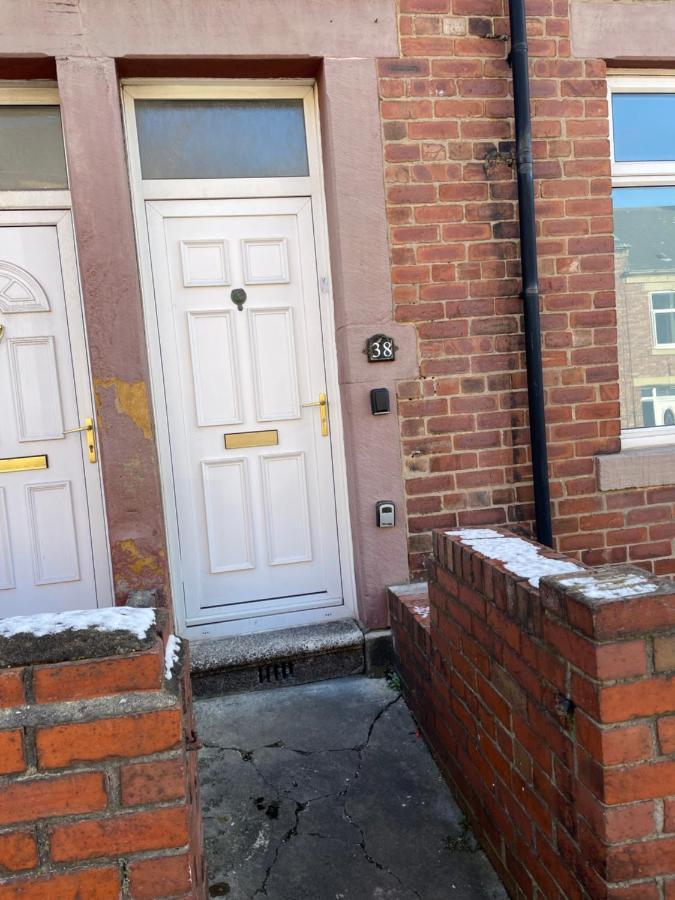 Kitchener - Wonderful 2-Bedroom Apt Sleeps 5 Free Parking Free Wifi Gateshead Exterior foto
