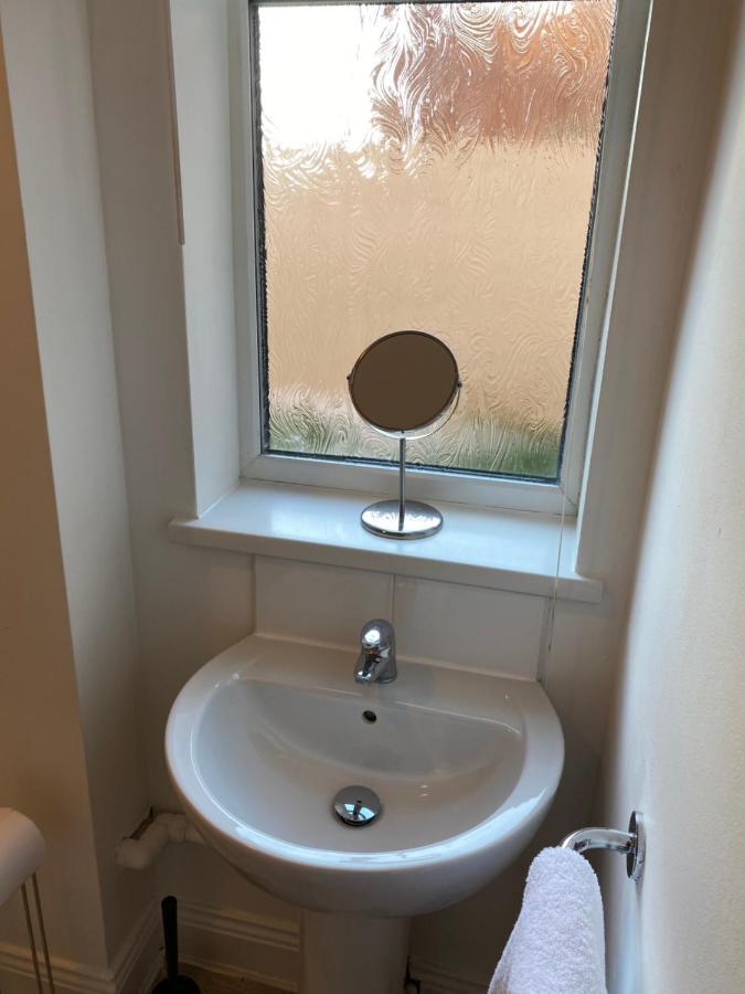 Kitchener - Wonderful 2-Bedroom Apt Sleeps 5 Free Parking Free Wifi Gateshead Exterior foto