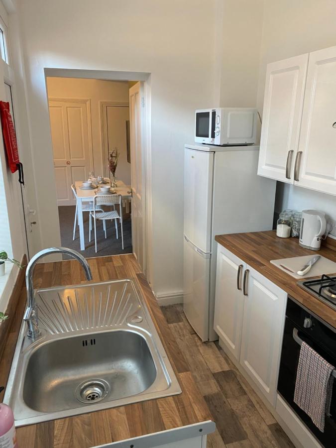 Kitchener - Wonderful 2-Bedroom Apt Sleeps 5 Free Parking Free Wifi Gateshead Exterior foto